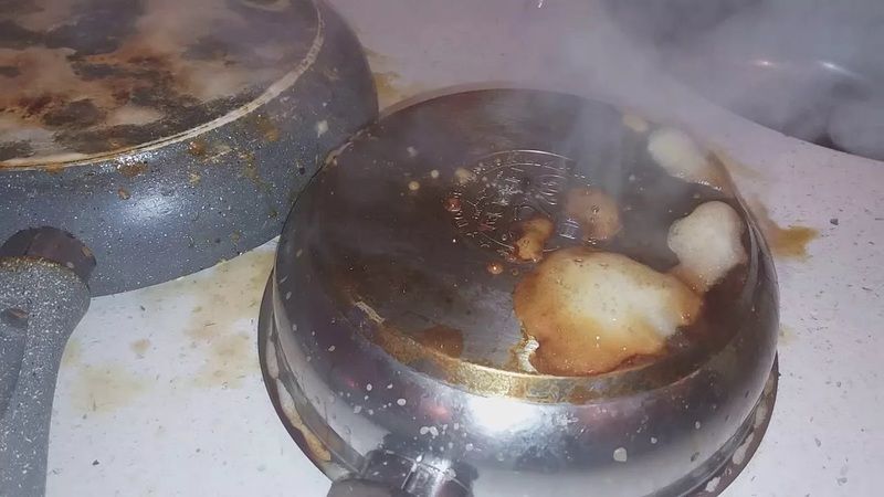 Tavadaki yanık lekelerini yok etmenin yolu... Saniyeler içinde pırıl pırıl olacak 1